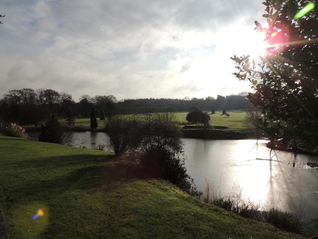 Mannings Heath Hotel Horsham Buitenkant foto
